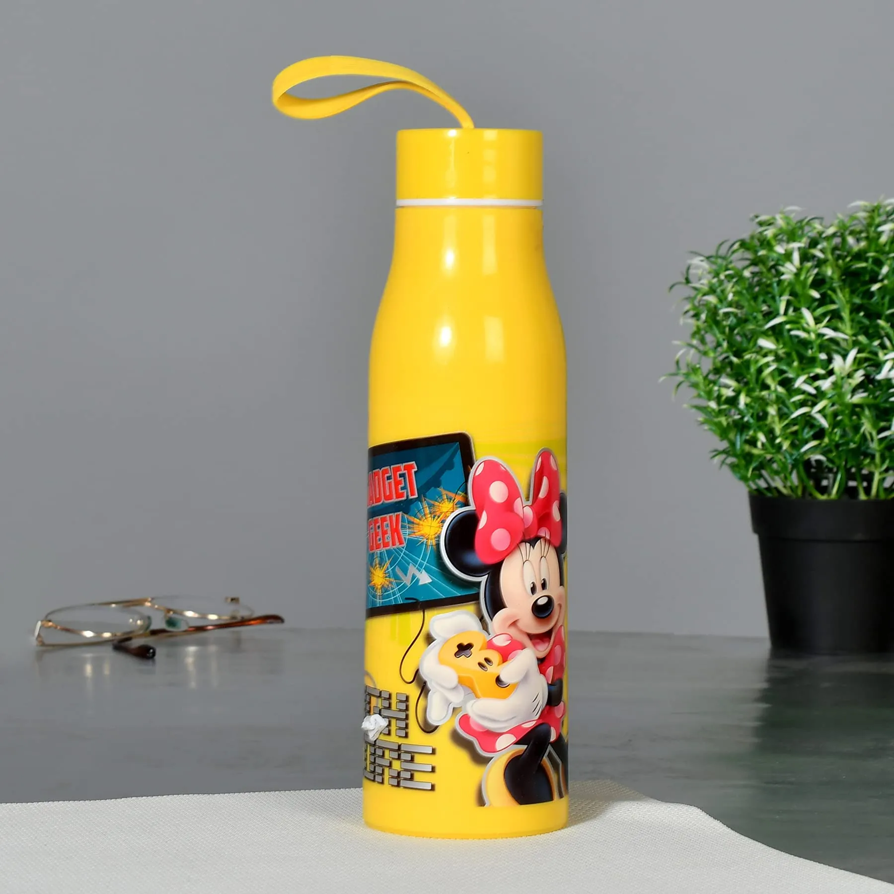 Kuber Industries Mickey & Minnie Printed Insulated Water Bottle-600ml (Yellow)